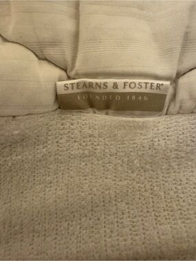Stearns & Foster King Mattress Protector – White Quilted
